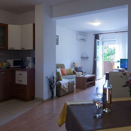 Apartment Helga Liznjan Bagian luar foto