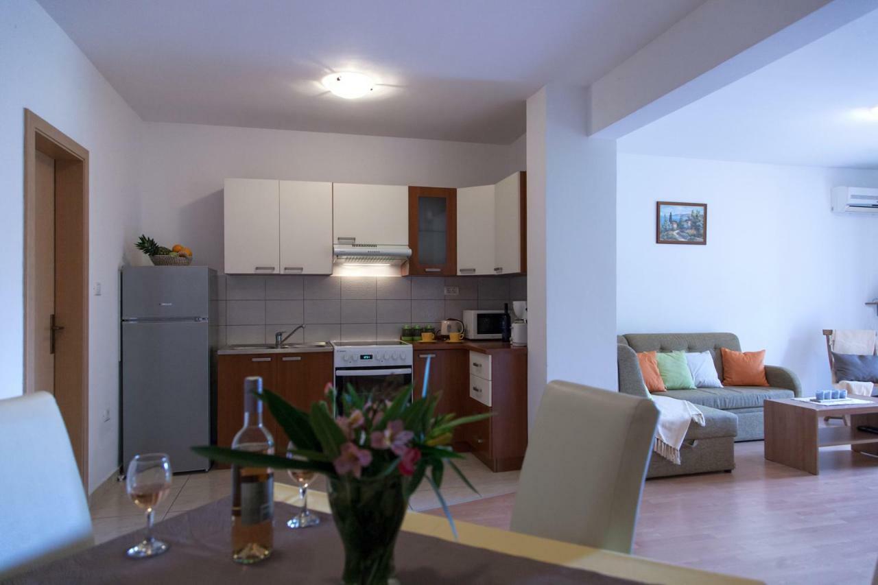 Apartment Helga Liznjan Bagian luar foto