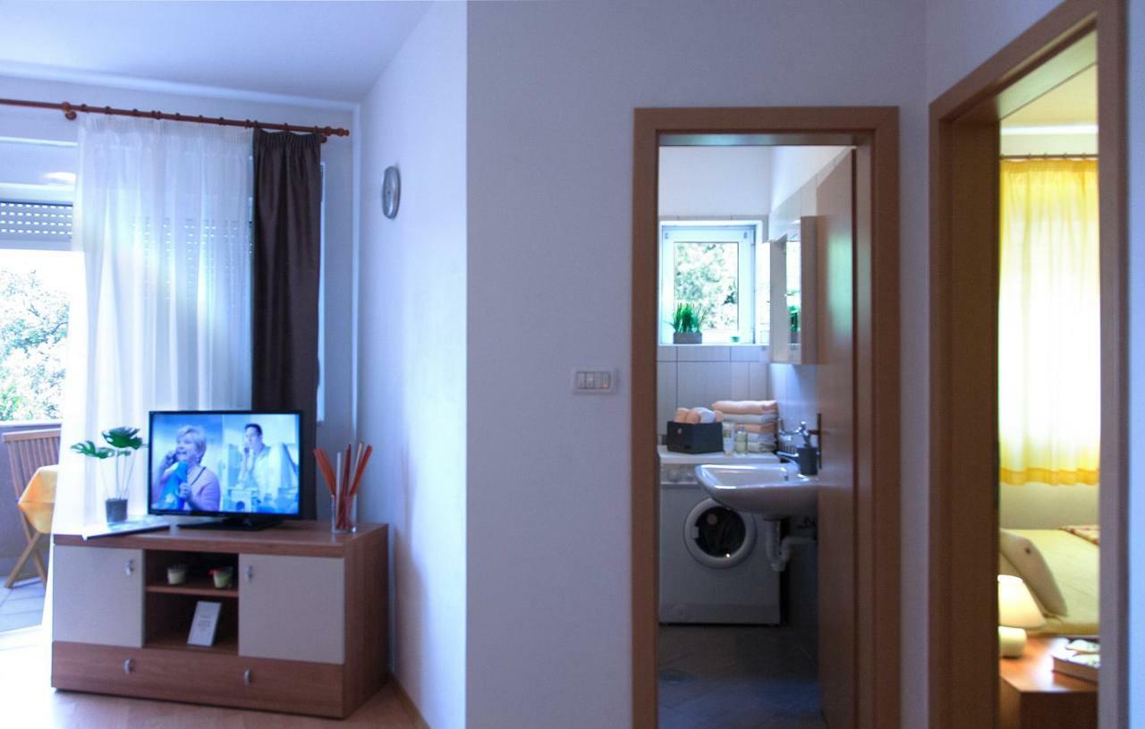 Apartment Helga Liznjan Bagian luar foto