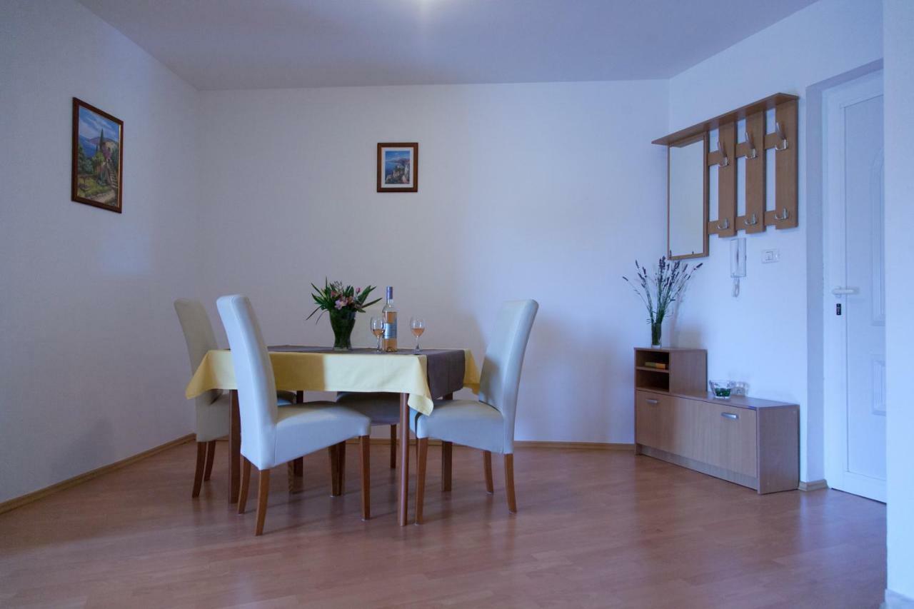 Apartment Helga Liznjan Bagian luar foto