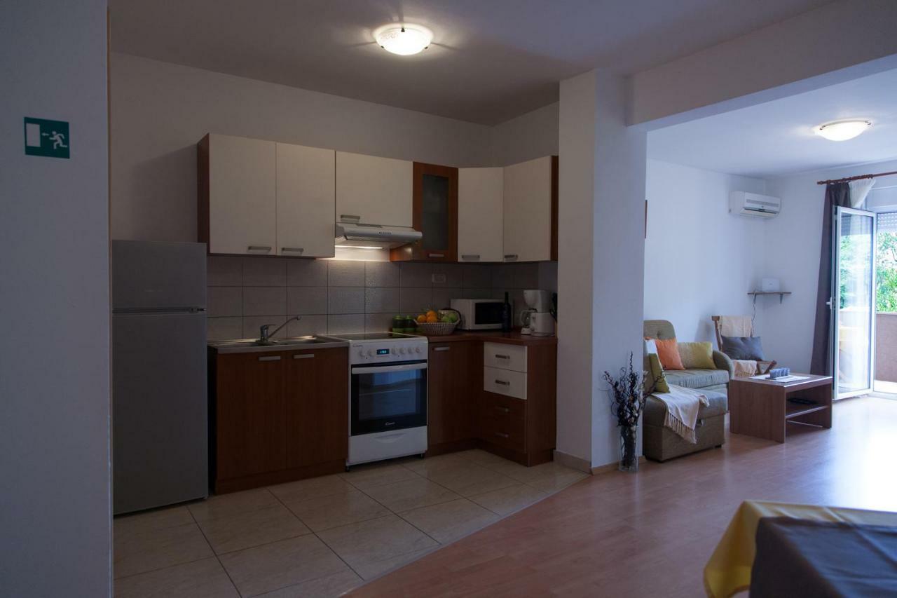 Apartment Helga Liznjan Bagian luar foto