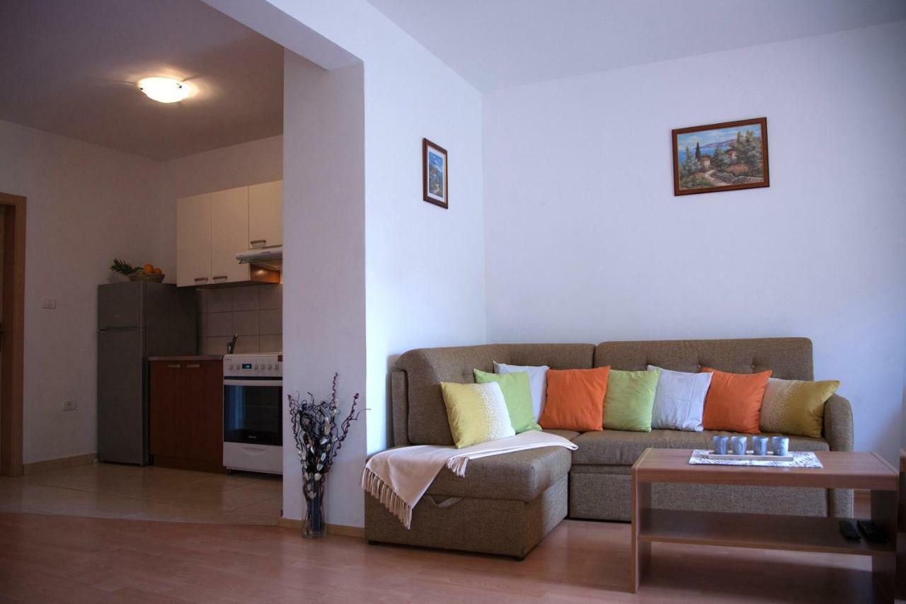 Apartment Helga Liznjan Bagian luar foto